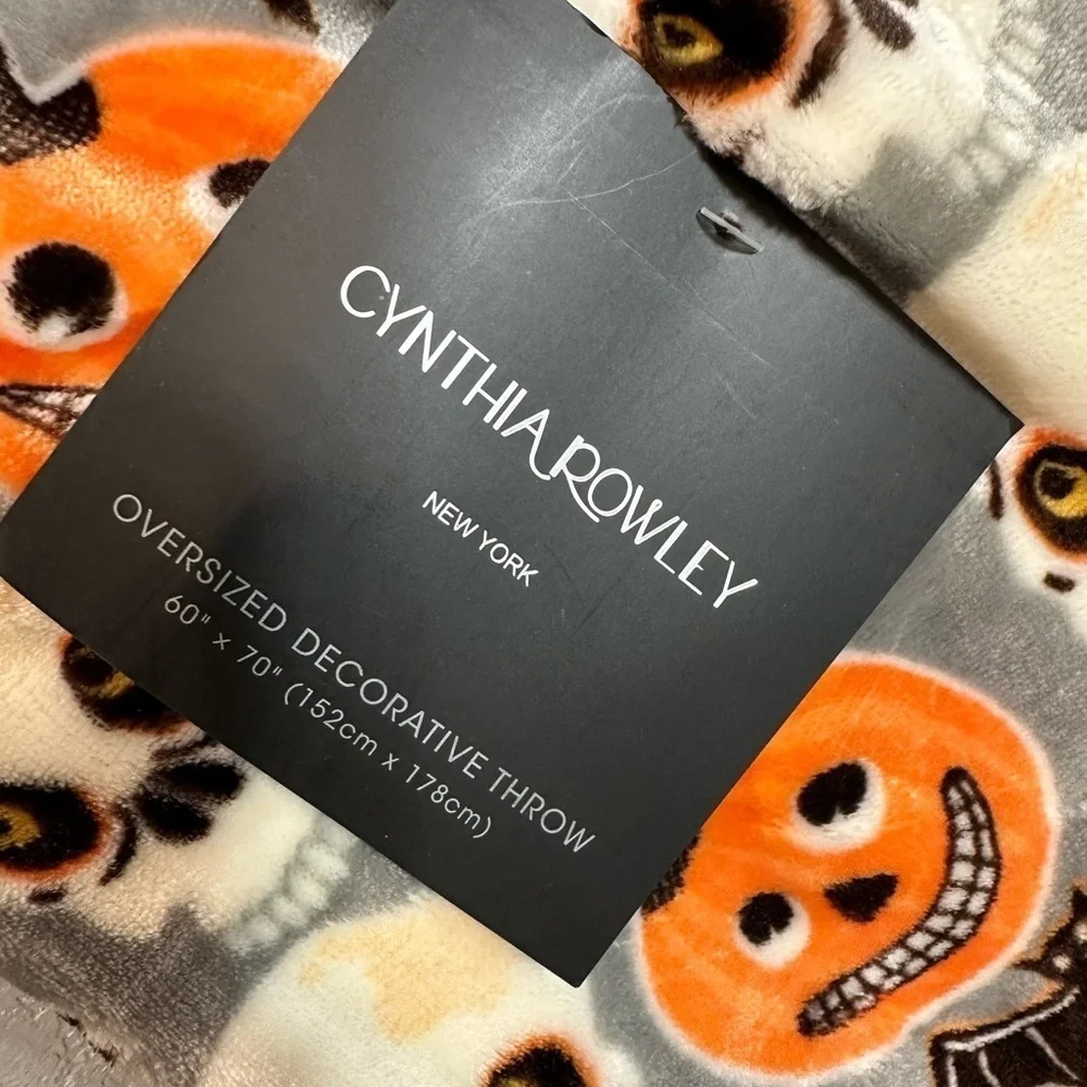 NWT homegoods Cynthia Rowley Vintage style Halloween plush throw blanket